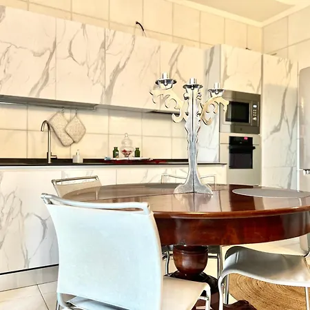 Comecasa Alfieri Elegant Lägenhet *